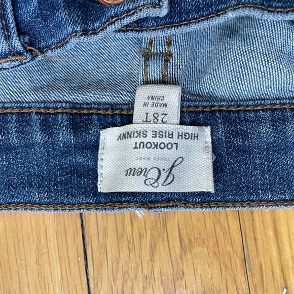 J crew high rise jeans, lookout size 28T - Picture 3 of 3